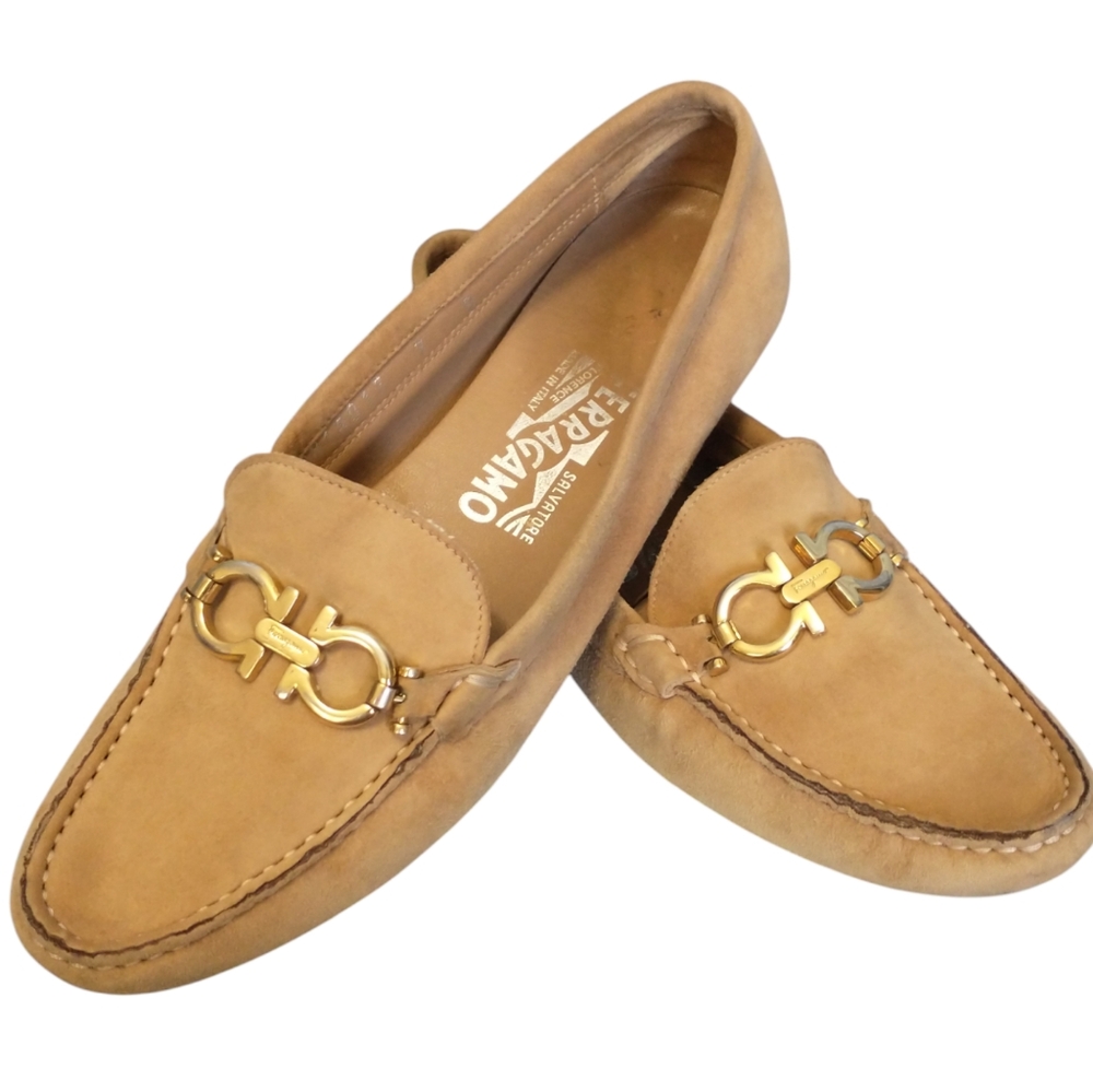 💯 Authentic SALVATORE FERRAGAMO (Made in Italy)Women's Loafes. Size-7B